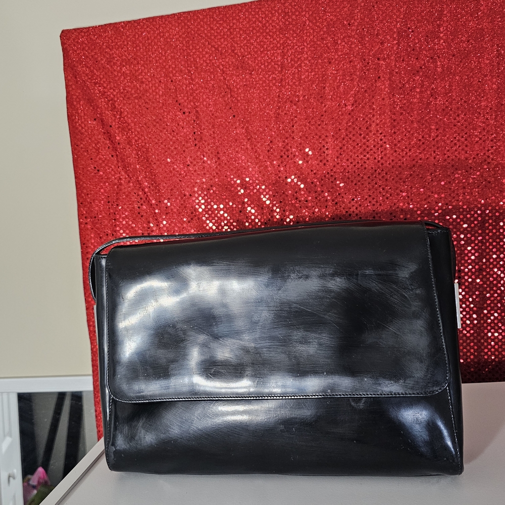 Gucci Black Shoulder Bag Sleek Minimalist Design